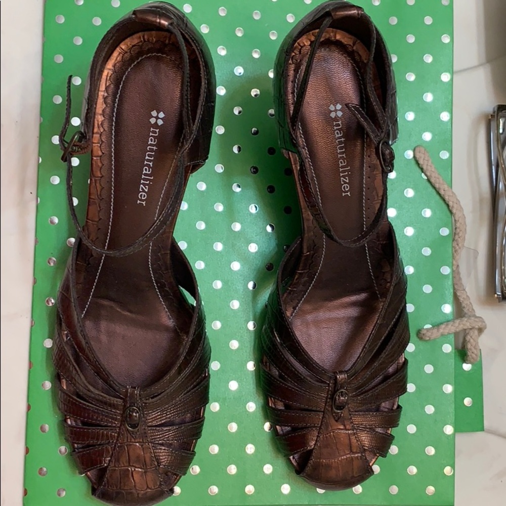 New Bronze Color Naturalizer Sandals 9.5